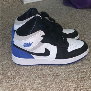 AIR JORDAN 1 MID SE GS 'ROYAL BLACK TOE'